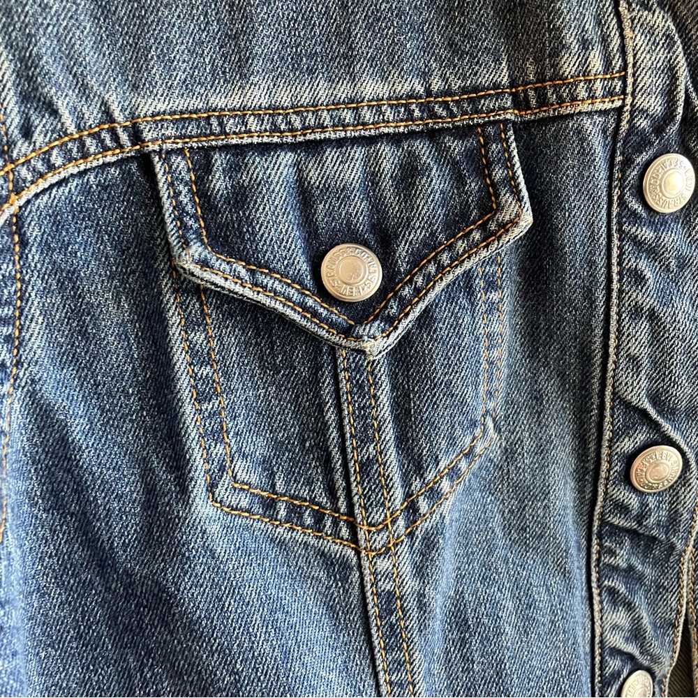 LEVI’S 💙Denim Jacket - Picture 8 of 14